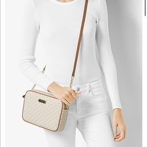 Jet Set Travel Logo Crossbody Bag
Michael Kors NWT